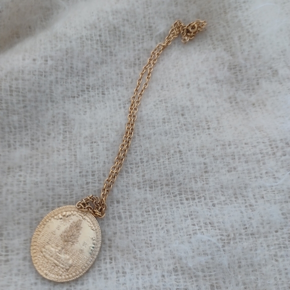 Museum Replica of Elizabethan English Pendant - Picture 6 of 8